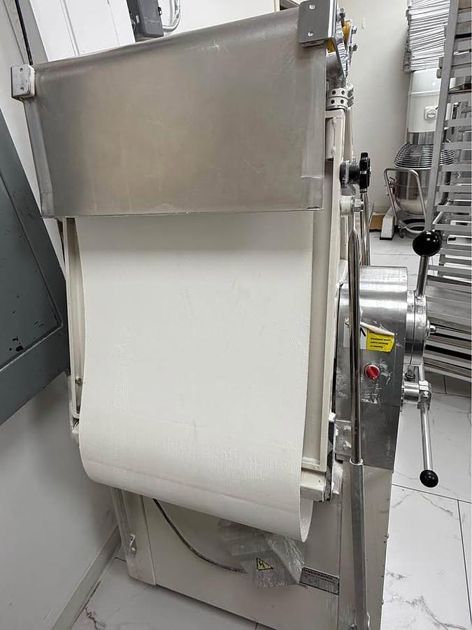 Used Thunderbird TBD-500 Dough Sheeter – Floor Model (220V, 1HP)