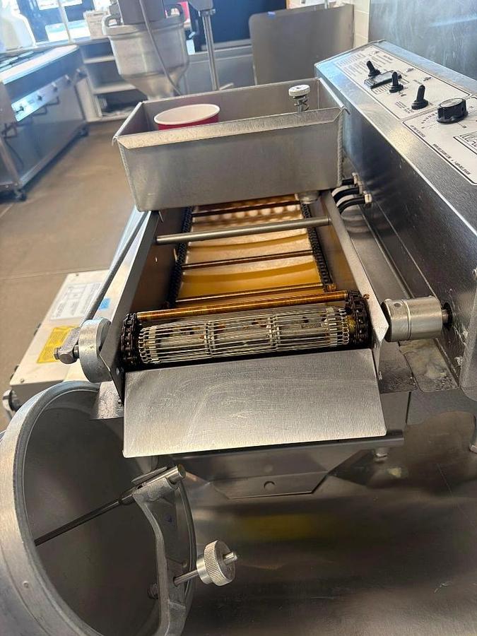 Used Belshaw Donut Robot Mark V Complete Automatic Donut Fryer System - fry and grease filtration machine