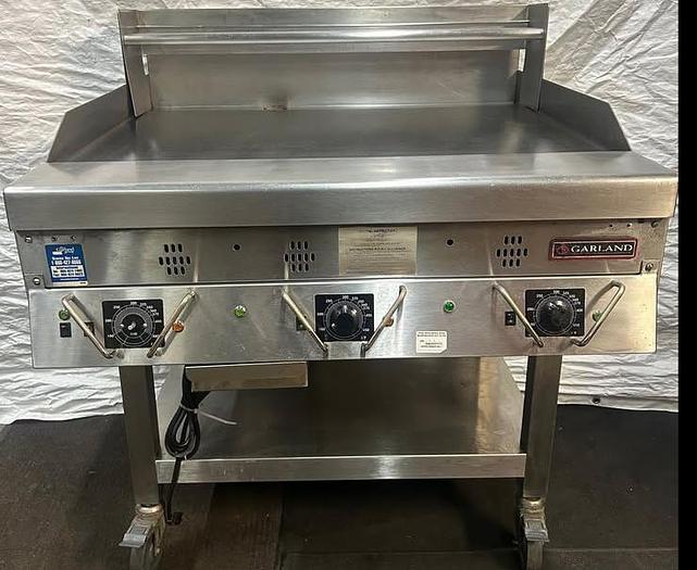 Refurbished High-end Garland 36" Thermostatically Controlled Griddle w/ Stand Model CG-36R