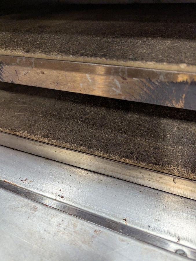 Used Bakers Pride P44-BL Brick Lined Countertop Electric Pizza Oven - PERFECT FOR PIZZA 