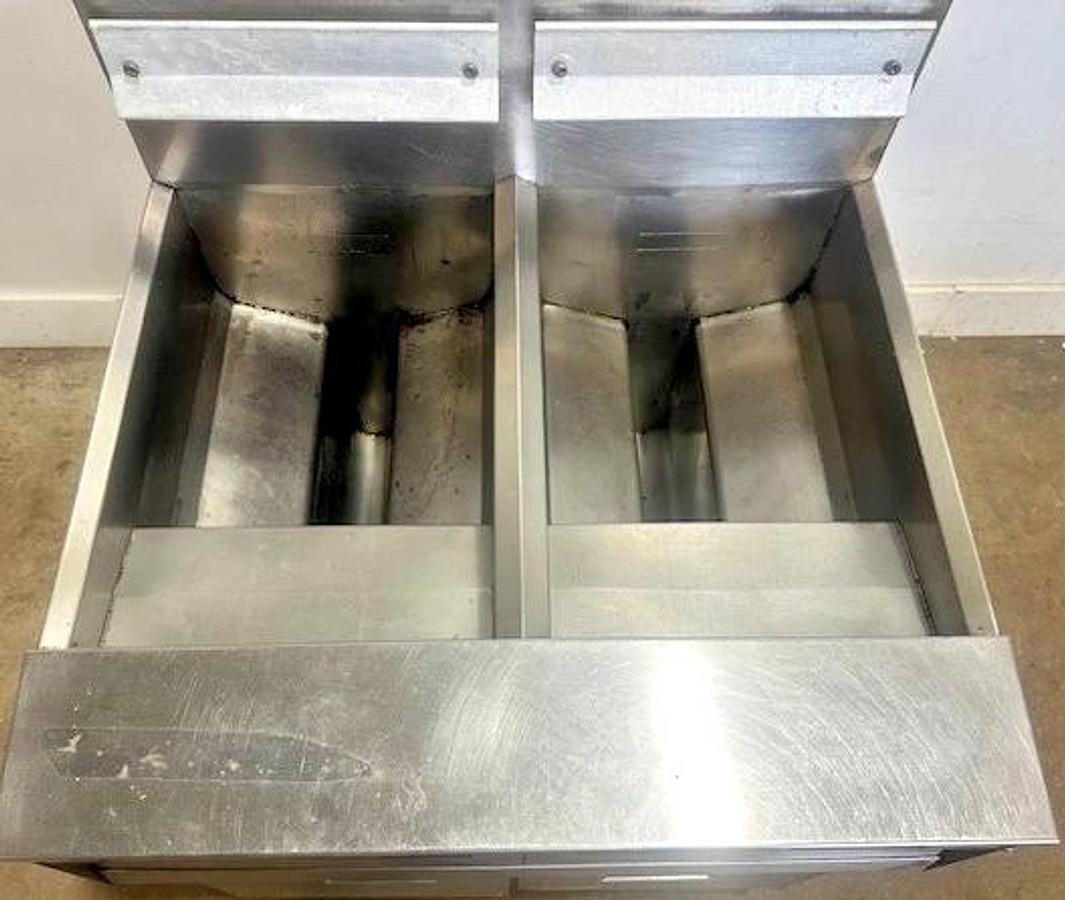Used FRYMASTER FPH250BLCSD COMMERCIAL N GAS DUAL FRYER W/ DIGITAL READOUT(ON CASTERS)