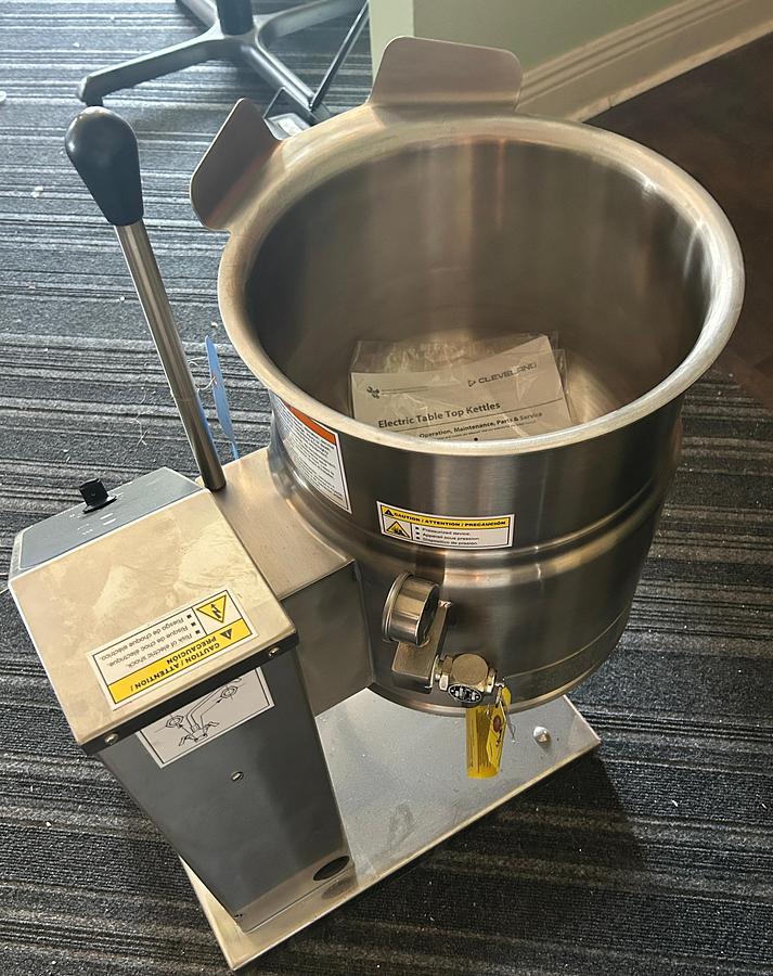 Used 2025 Cleveland 6-Gallon Tilting Steam Kettle - NEAR NEW