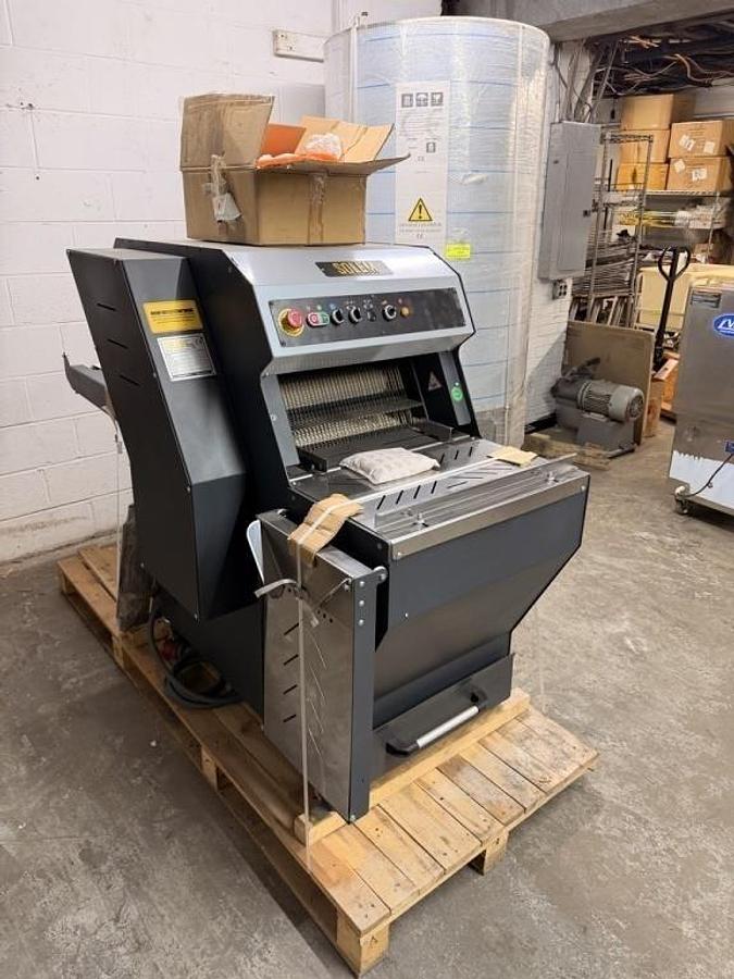 Used NEW- SOLEM INDUSTRIAL CONVEYOR TOASTER / SLICER -