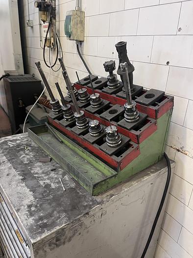 Ottime Centro di Lavoro Verticale con Rotopallet HYUNDAI WIA F500D