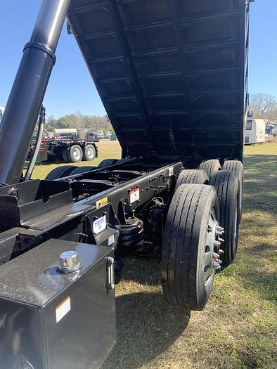 Used 2006 MACK CV 713