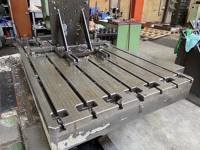 Used HORIZONTAL BORER, MANUF. MONTI, MODEL MCS 100