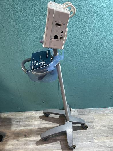 Used Mindray Datascope Trio Patientenmonitor auf Trolley mit Manschette, EKG Kabel und SpO2 Fingersensor
