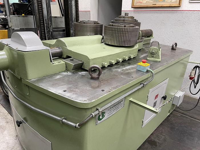 Usato CURVATRICE DI PROFILI MARCA PARMIGIANI