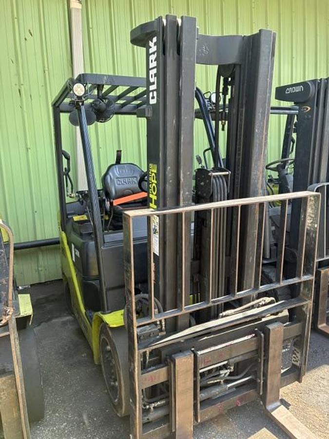 Used 2019 Clark S25CL