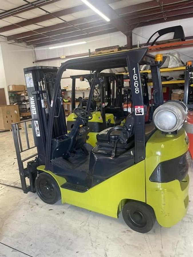 Used 2021 Clark S25CL