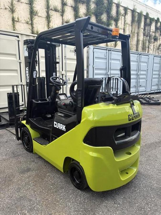 Used 2019 Clark S25CL