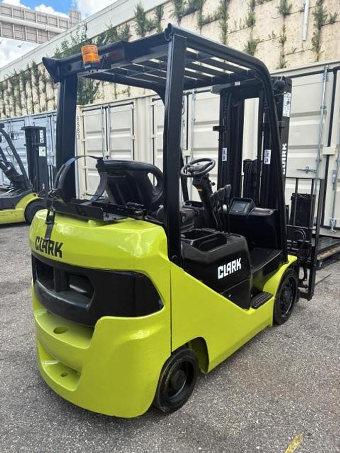 Used 2019 Clark S25CL