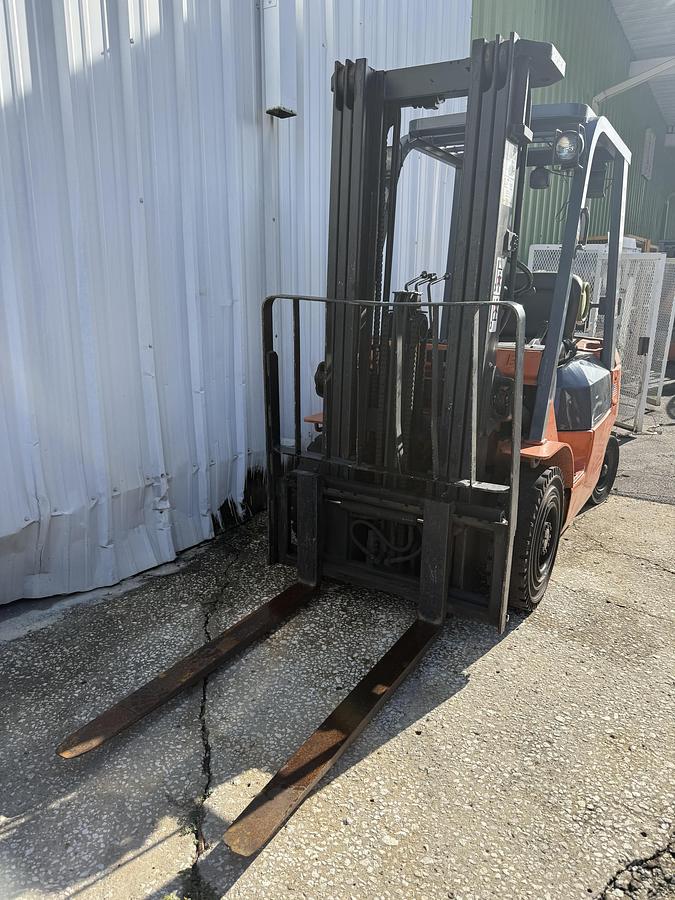 Used Toyota IC-Pneumatic Tires 5,000lbs capacity