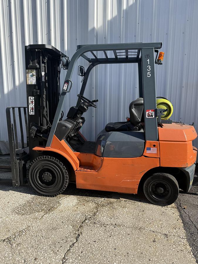 Used Toyota IC-Pneumatic Tires 5,000lbs capacity