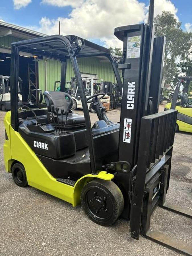 Used 2019 Clark S25CL