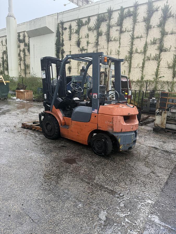 Used Toyota IC-Pneumatic Tires 8,000lbs capacity