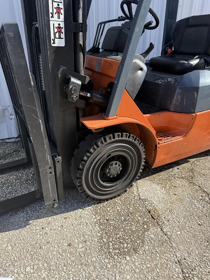 Used Toyota IC-Pneumatic Tires 5,000lbs capacity