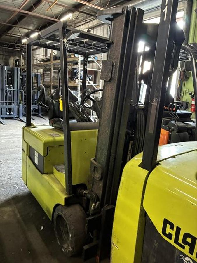 Used 2000 Clark TMG20