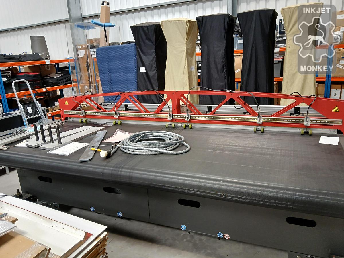 Used EFI VUTEk HS125 Feeder Table