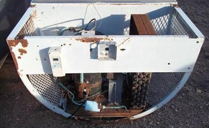 Used 250 gallon MILKEEPER milk bulk cooling tank - Flat top tanks Equipment