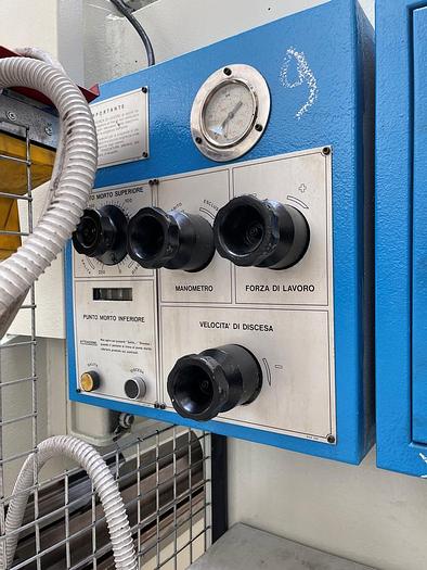 Usato PIEGATRICE COLGAR  IDRAULICA 3000X50