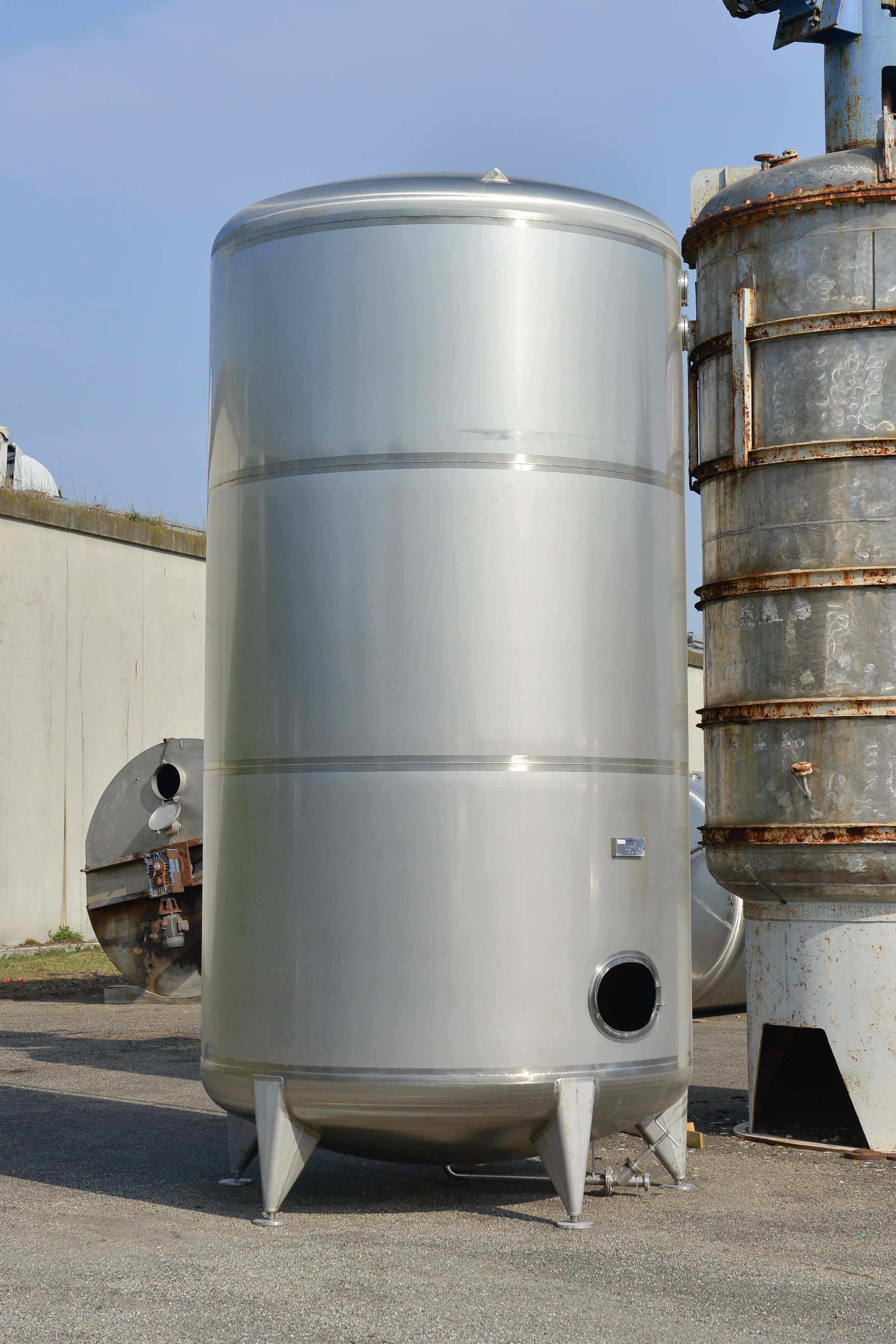Used Serbatoio verticale 25.900 litri in acciaio inox AISI316