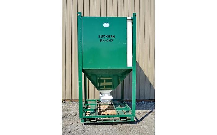 D'occasion USED 540 GALLON TANK (TOTE), STACKABLE POLY BINS WITH STEEL FRAME