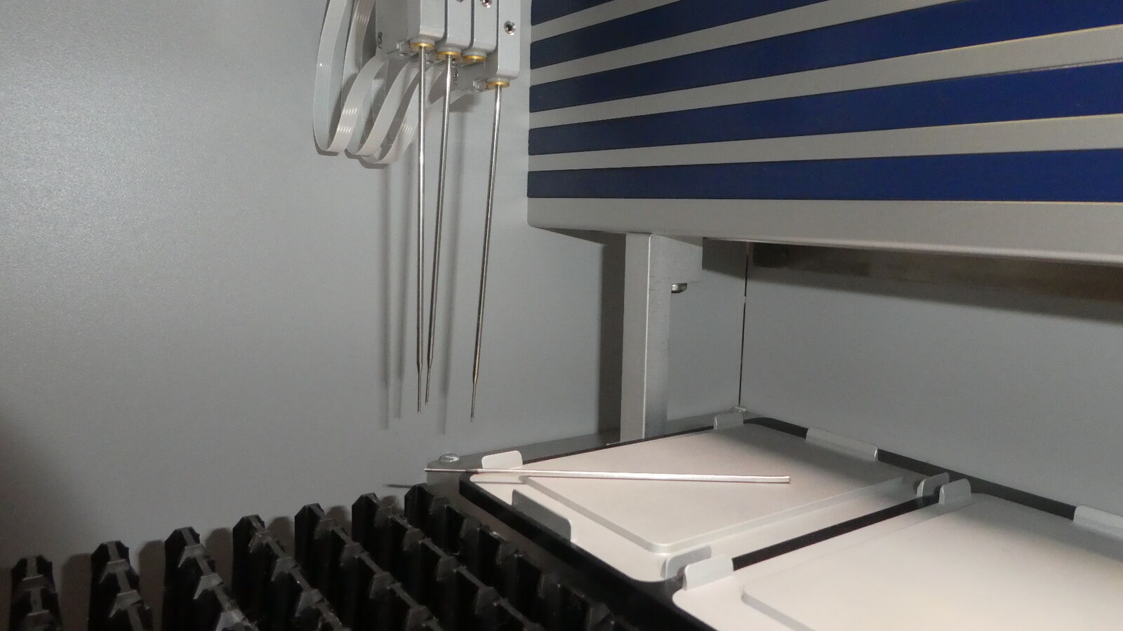 Used Inova Quanta-Lyser 240 EIA/IFA Robotic Workstation