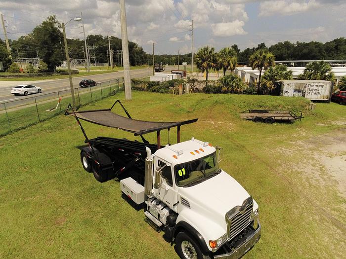 Used 2007 MACK CV 713