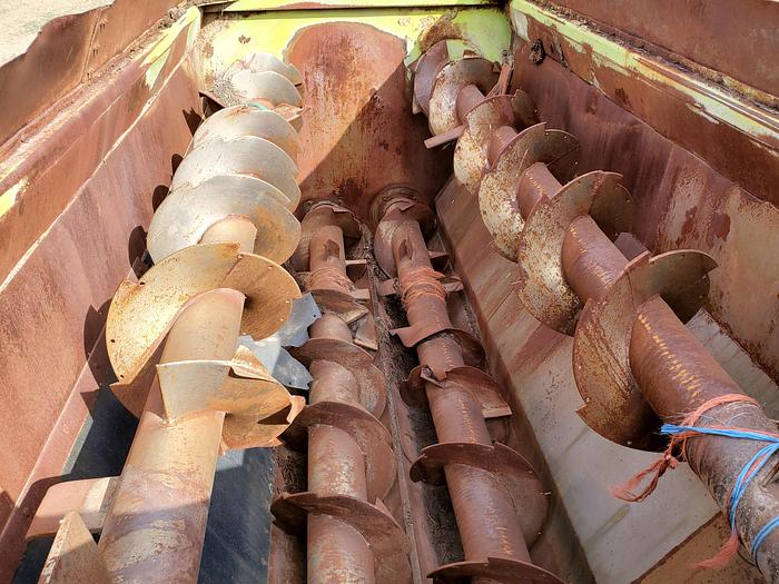 Used Loewen 802 Feed Truck