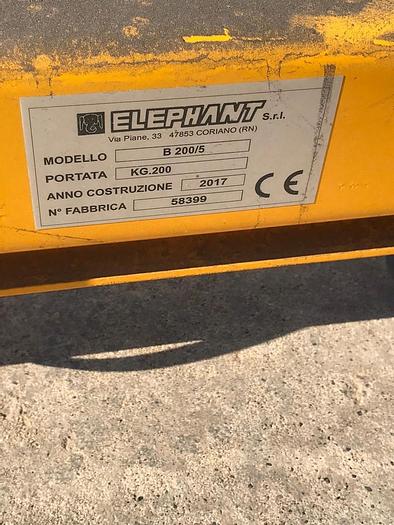 Usato GRU A BANDIERA ELEPHANT