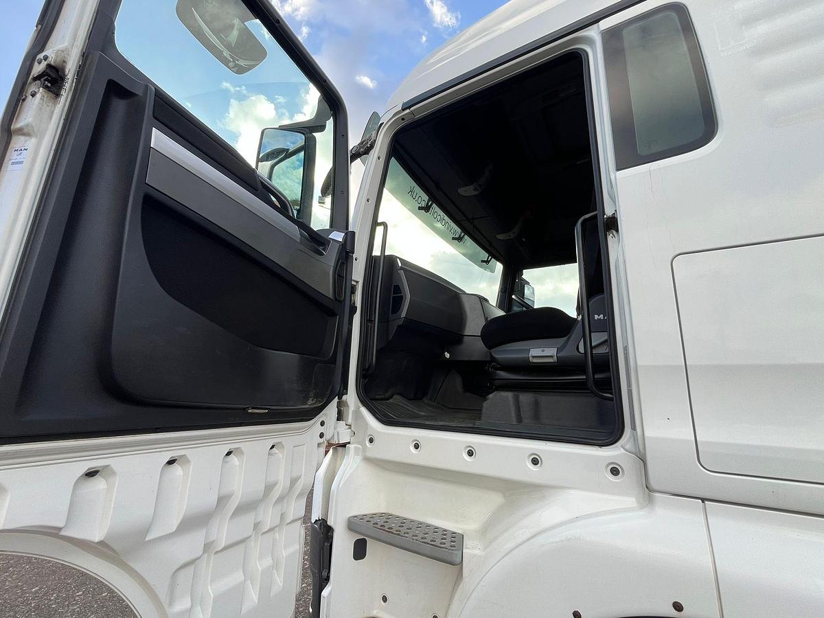 Used V 939 - 2012 MAN TGX 26 540 (6X4) TRACTOR UNIT - 150T