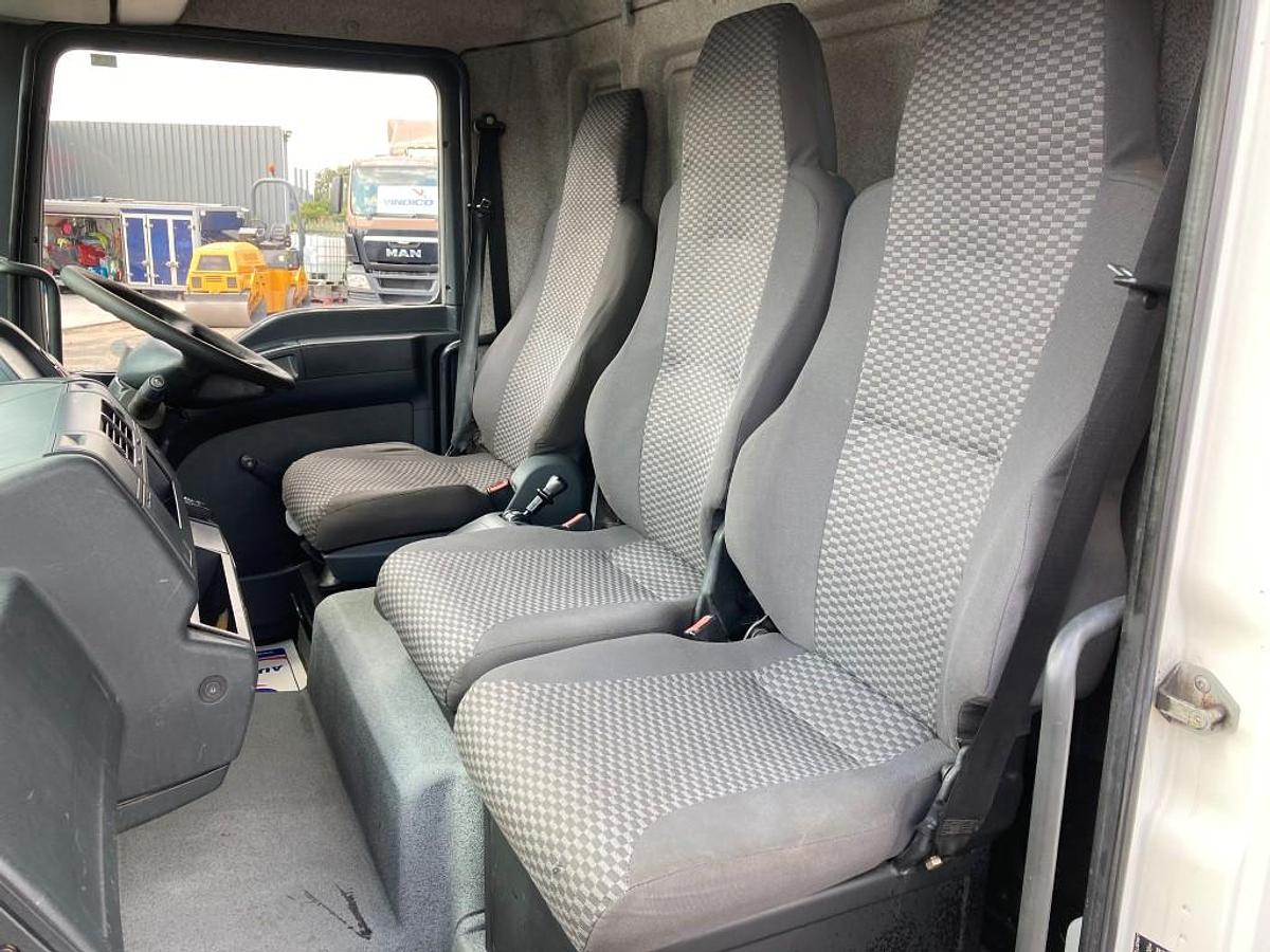 Used MAN TGL 7.150 Curtainsider - V 513