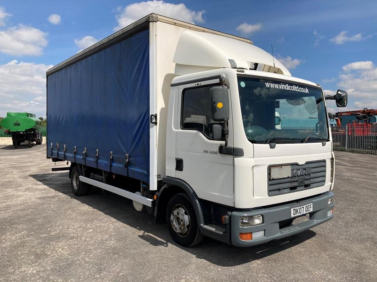 Used MAN TGL 7.150 Curtainsider