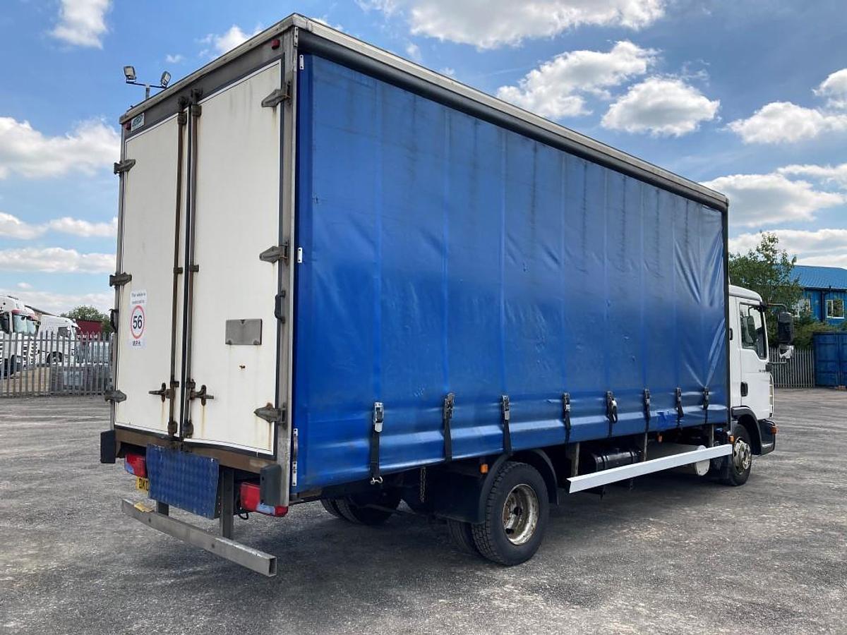 Used MAN TGL 7.150 Curtainsider - V 513