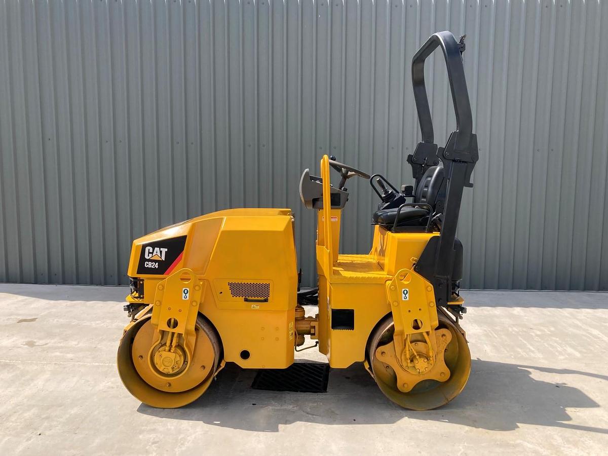 Used CAT CB24 - V 554