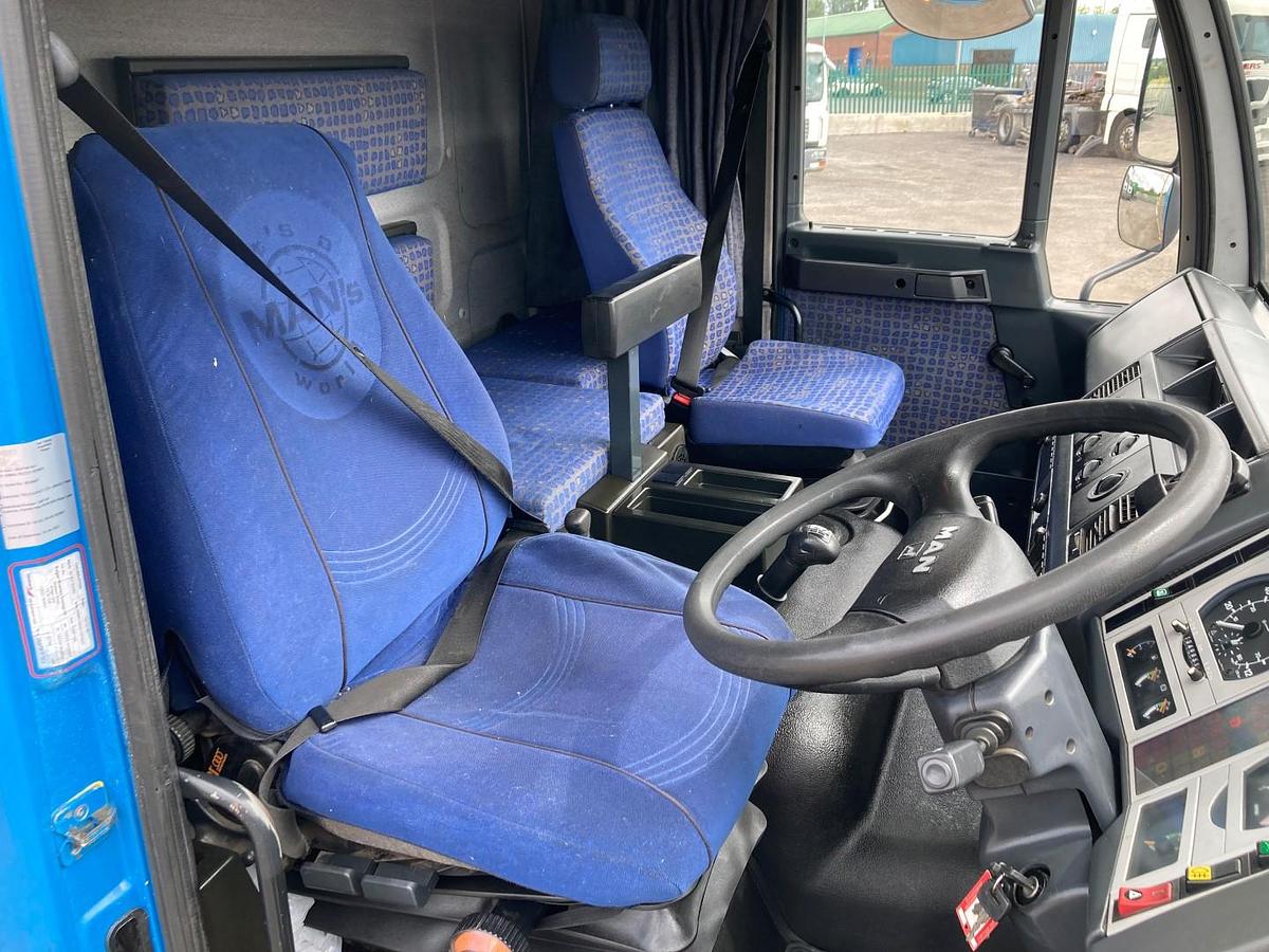 Used MAN LE220 - V 556