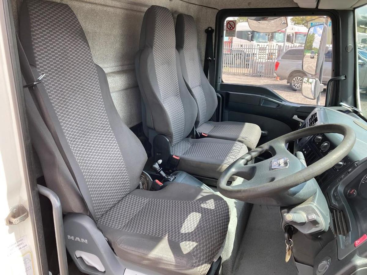 Used MAN TGL 7.150 Curtainsider - V 513