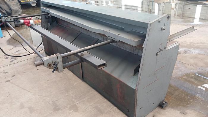 Used Edwards mechanical guillotine Truecut