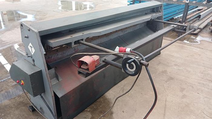 Used Edwards mechanical guillotine Truecut