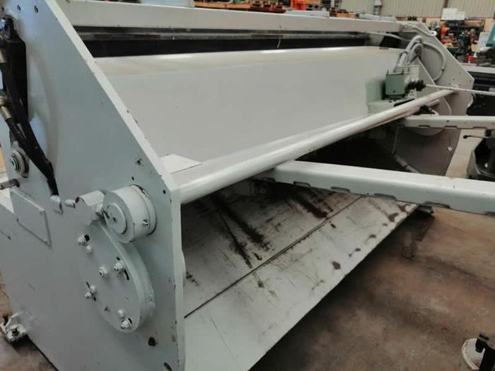 Used Used Edwards hydruilic guillotine