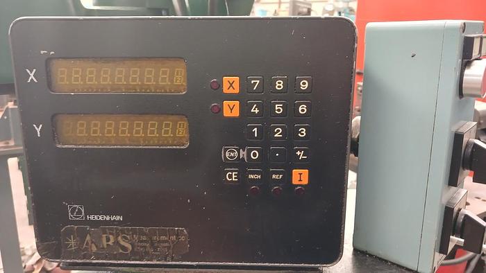 Used Anayak turret milling machine with slotting attachment