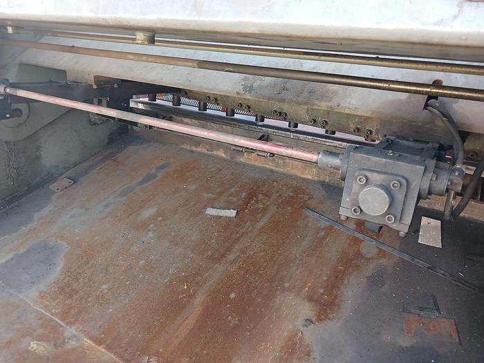Used Heli hydraulic guillotine (10mm)