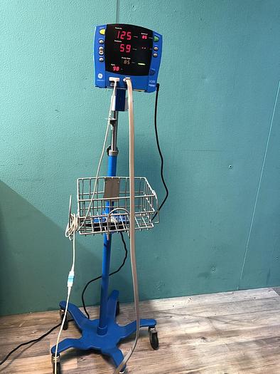 Used GE Dinamp V100 Patientenmonitor mit 1x Manschette, Fingersensor