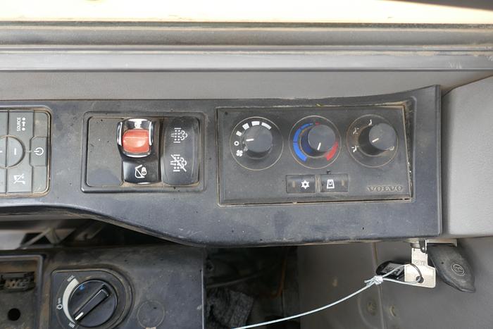 Used 2014 VOLVO ECR88D