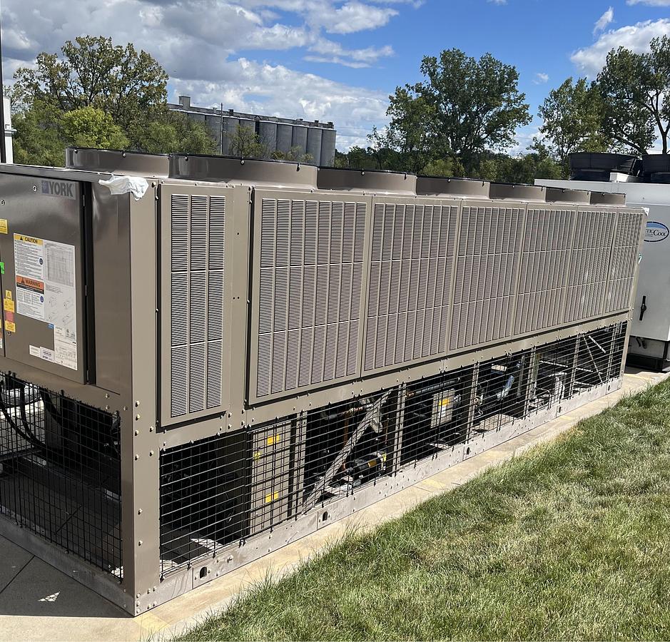 New 2025 YORK 350 ton Air Cooled Screw Chiller YVAA-0343XXX46R R513A 460V In-stock