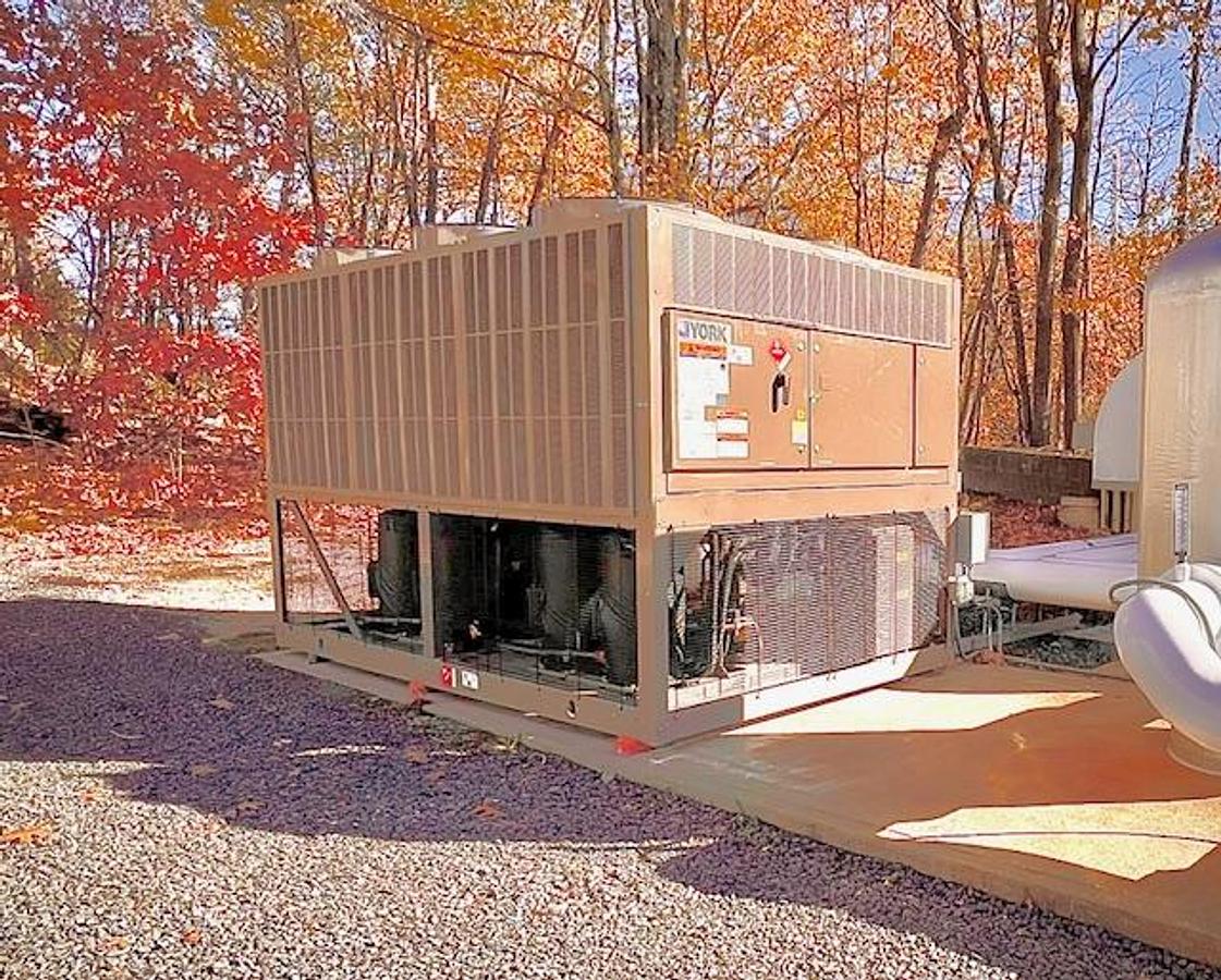 2025 YORK 120 ton Coated Coils Air Cooled Chiller YLAA-0120SJ17PC R-454B 208V In Stock