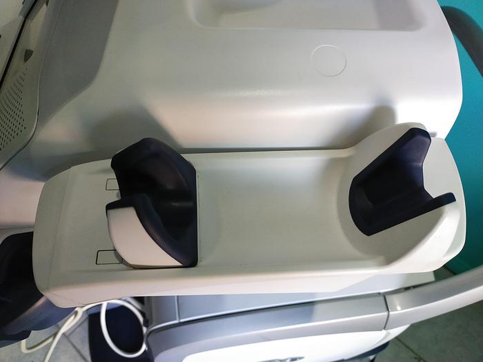 Gebraucht GE LOGIQ E9 Flachbildschirm-Ultraschallgerät inkl. 1 Sonde und DVD-Brenner