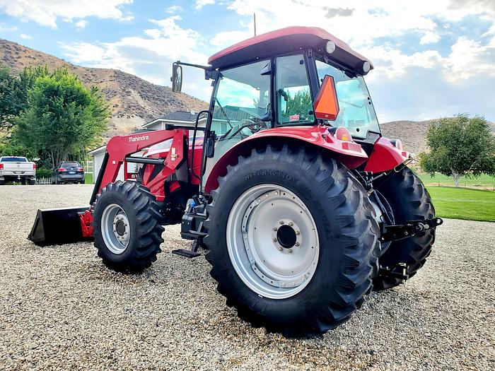 125 hp Mahindra 9125S Tractor w/ Loader ** 4 hrs - Never Used **