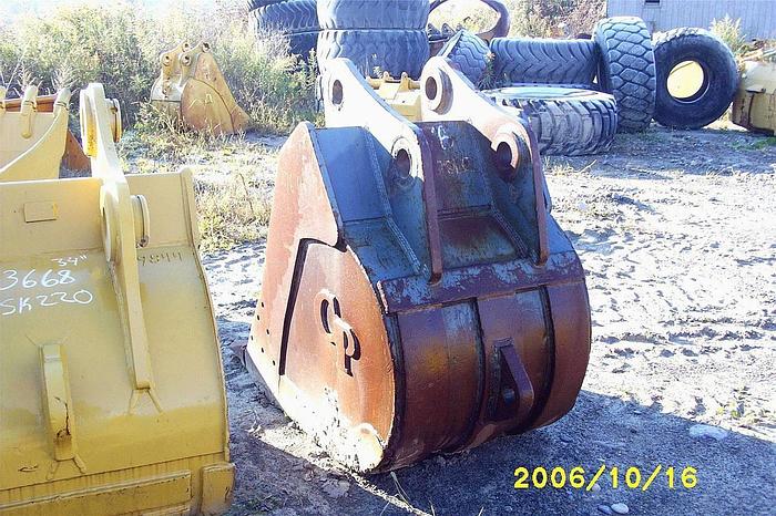 Used 36", USED, CP MFG BUCKET W/ 5 ESCO TEETH & SHANKS, 90mm PINS, 12 7/8" BETWEEN...